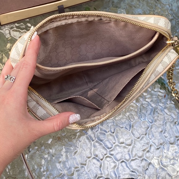 Michael Kors White Fulton Logo Crossbody Purse - Picture 4 of 16